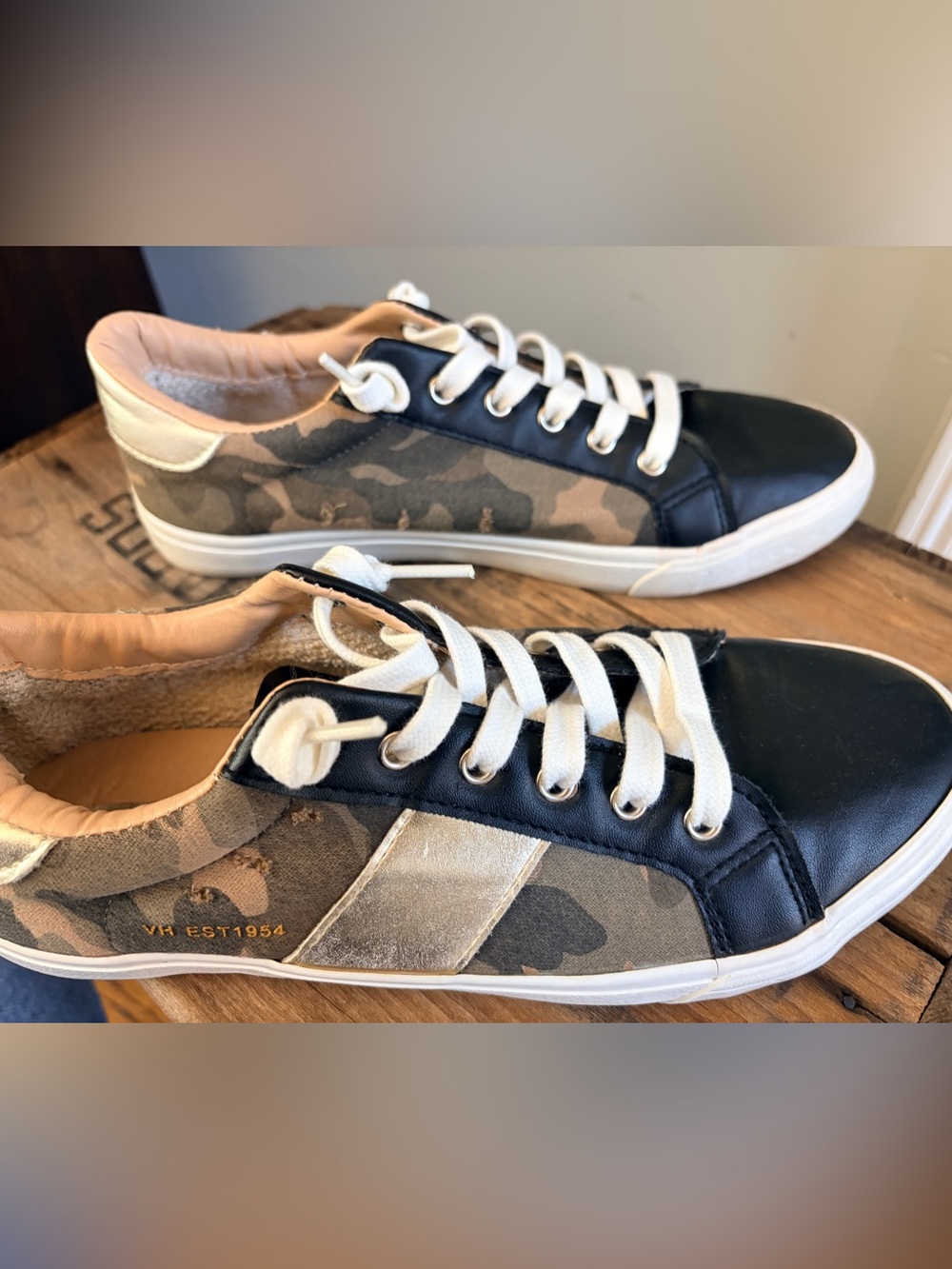 Vintage Havana VH EST 1954 Camo Gold Stripe Sneakers Size 7.5